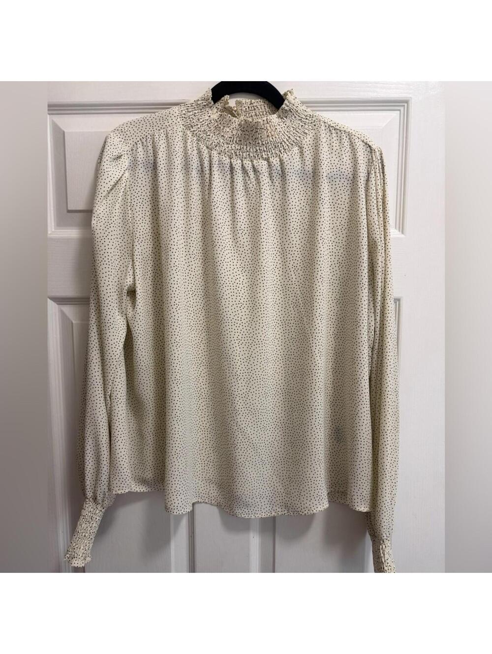 Chic Cream Blouse with Delicate Pattern